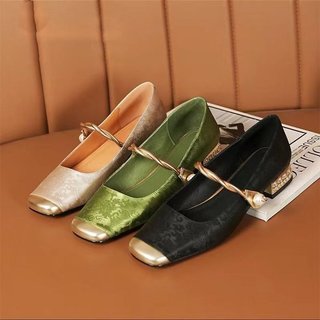 Sapatos femininos confortáveis com fivela de pé e salto baixo e boca rasa