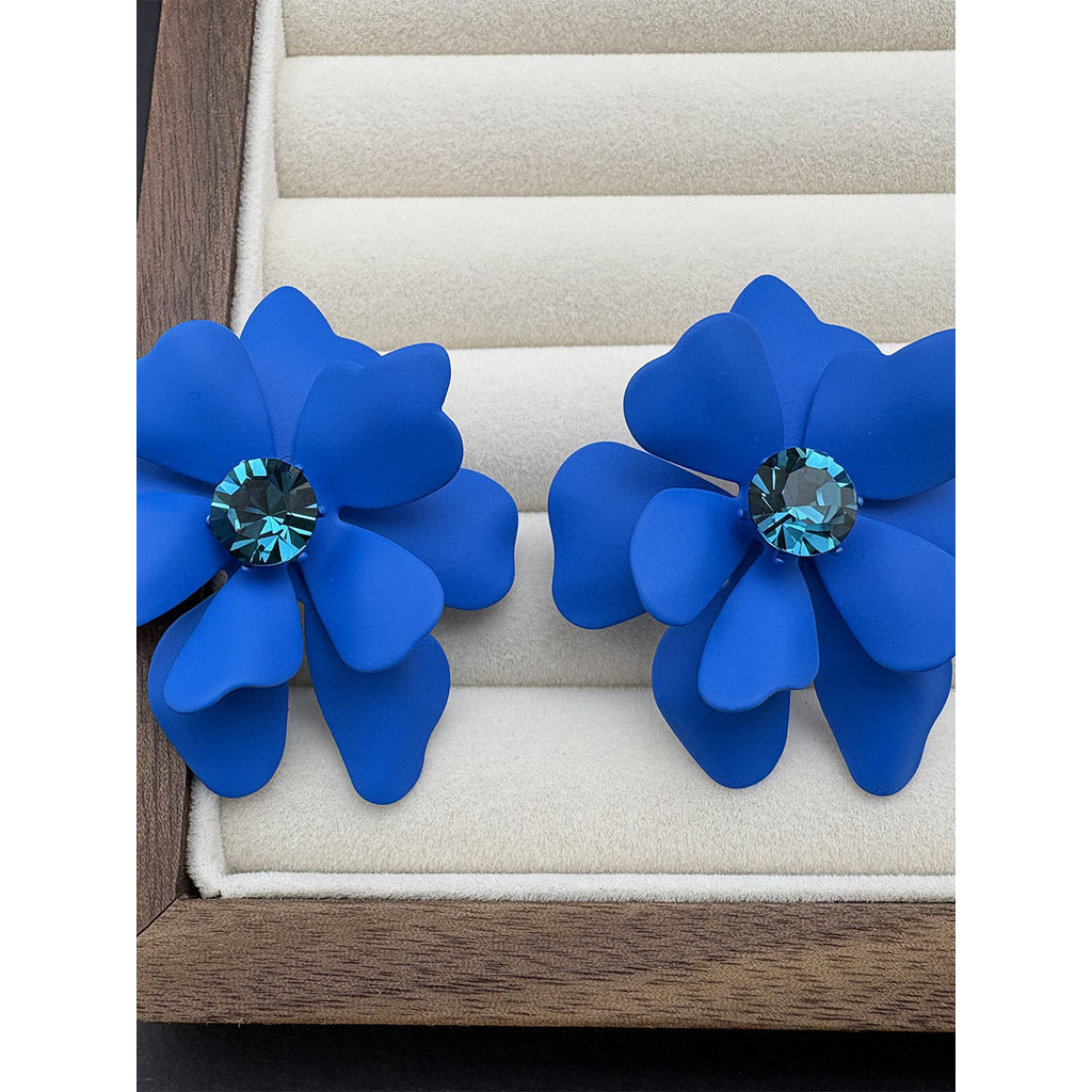 Brincos de flor azul pequena Klein com aparência de rosto 2026 novo estilo de venda quente High-end Retro exagerado brin