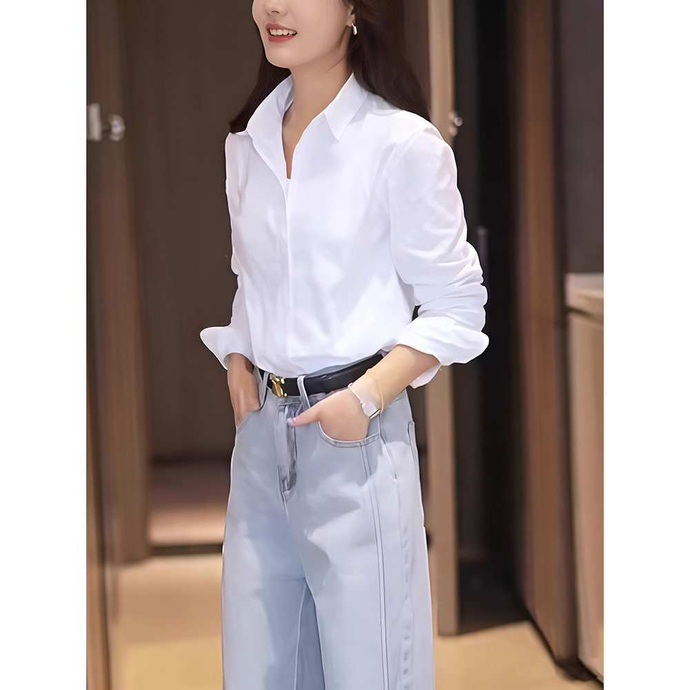 Chique linda camisa pequena camisa branca topo outono feminino 2026 Commuter nicho exterior usar camisa interna topo