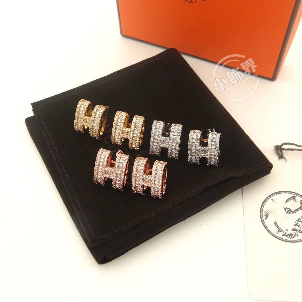 Promoção Relâmpago: Brincos H, Brincos com Diamantes Completos, Brincos Pequenos e Sofisticados com Letra H, Brincos Min
