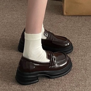 Sapatos únicos de sola grossa 2026 estilo britânico primário um aumento feminino mocassins franceses primavera sapatos d