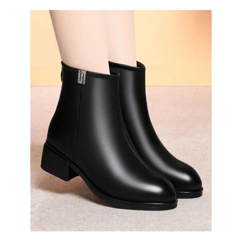2026 Novo produto Botas femininas de couro genuíno Botas curtas de lã Forro de lã Sapatos de couro femininos espessados 