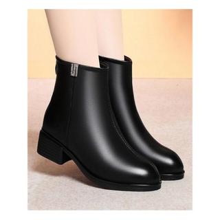2026 Novo produto Botas femininas de couro genuíno Botas curtas de lã Forro de lã Sapatos de couro femininos espessados 