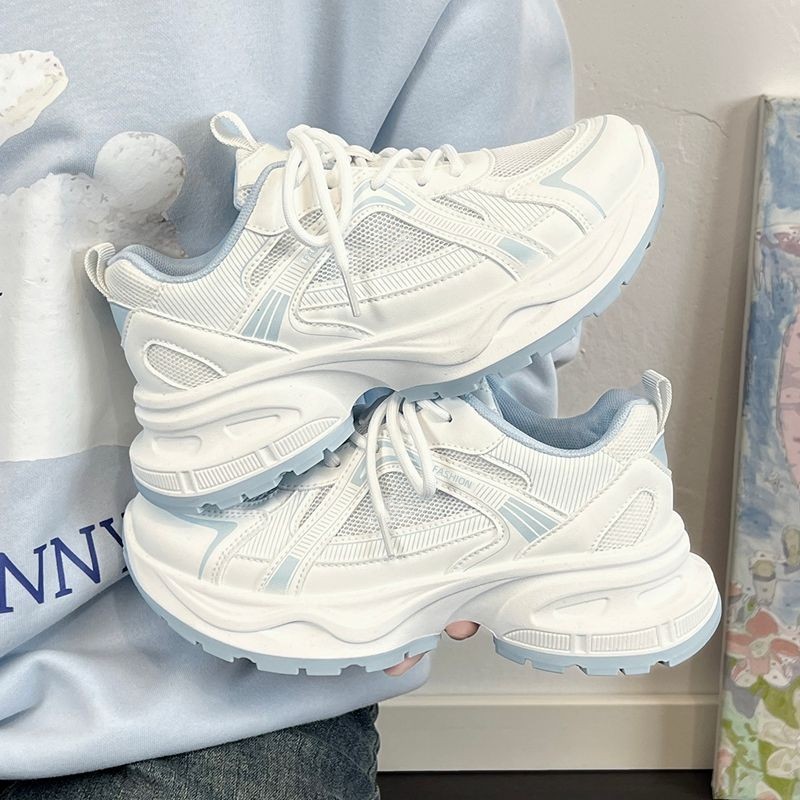 Tênis feminino 2026 novo estilo sapatos femininos verão High-End estudante sapatos brancos All-Match sapatos de sola gro
