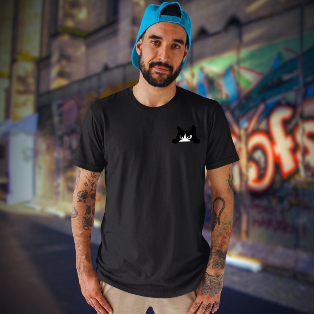 Camiseta Comfort Estampa Gato ,manga curta, confeccionada em Algodão Premium e com estampa frontal