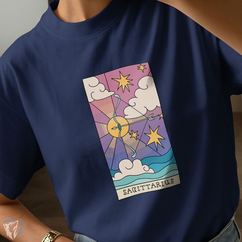 Camiseta Sagitário | Estampa Astrológica Colorida com Arco e Flecha e Cores Cósmicas