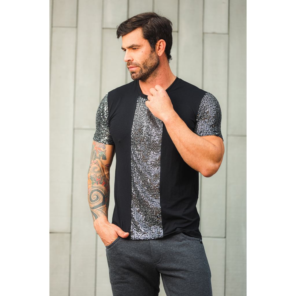 Camiseta Masculina JotaVê em Viscolycra Mangas e Detalhes em Paetê Dourado Moda Casual