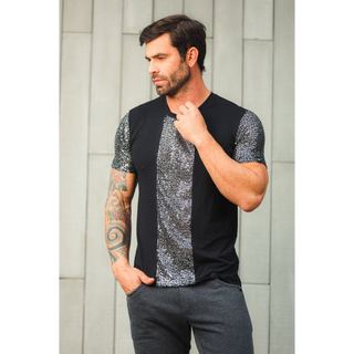 Camiseta Masculina JotaVê em Viscolycra Mangas e Detalhes em Paetê Dourado Moda Casual