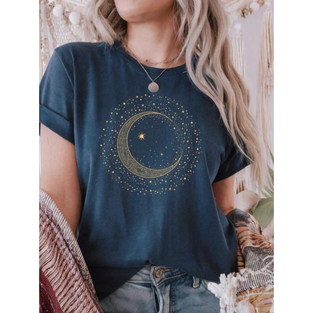 Camiseta Feminina Estilosa Estampada Círculo de Lua e Poeira das Estrelas Lançamento Blusa100% Algodão Envio Imediato