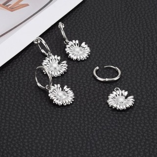 Estilo celebridade pequena margarida brincos na moda Campus meninas brincos bonitos titânio aço sem piercing orelha clip
