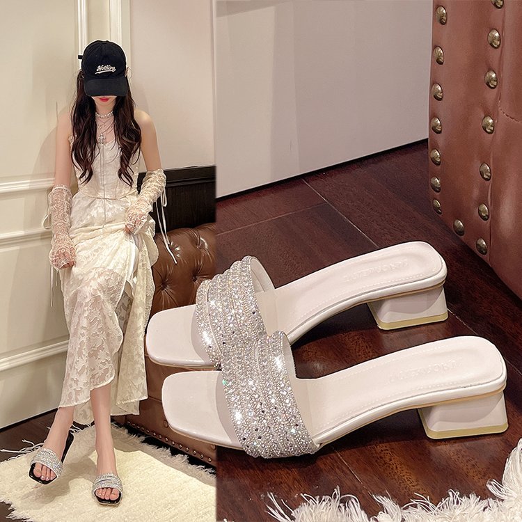 Strass sandálias de salto grosso feminino verão exterior Wear 2026 novo estilo moda salto cristal estilo fada transparen