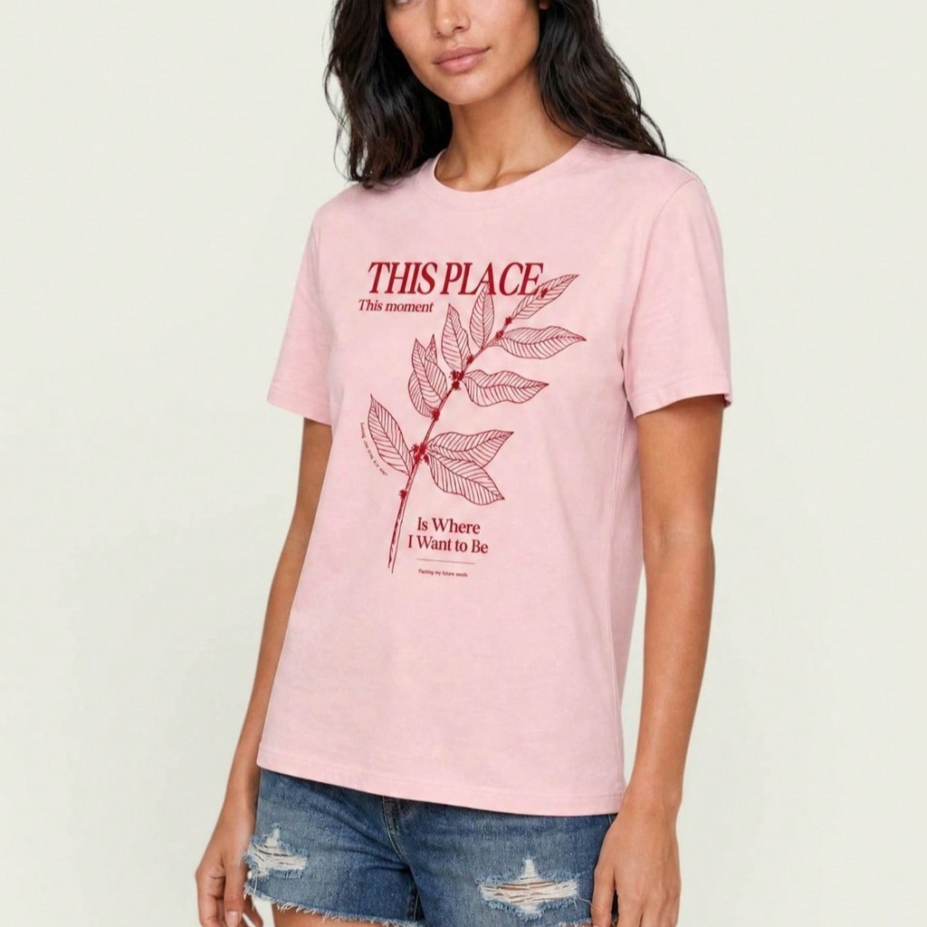 Camiseta Feminina Básica Moderna 100% Algodão Manga Curta Confortável Leve Casual Estampada com: This Place this Moment