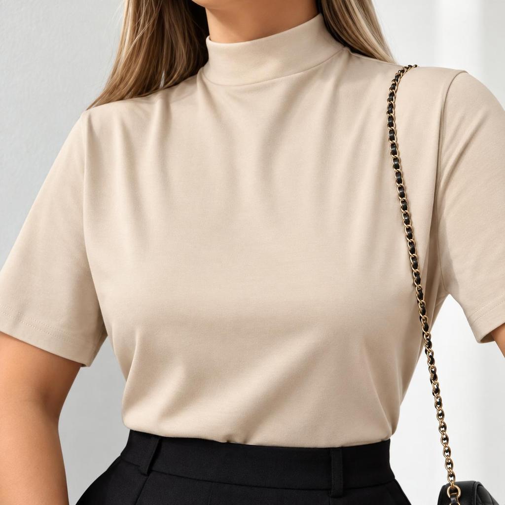 Camiseta Feminina Gola Alta Básica Lisa com Elastano, Manga Curta, Confortável e Levemente Ajustada para Looks