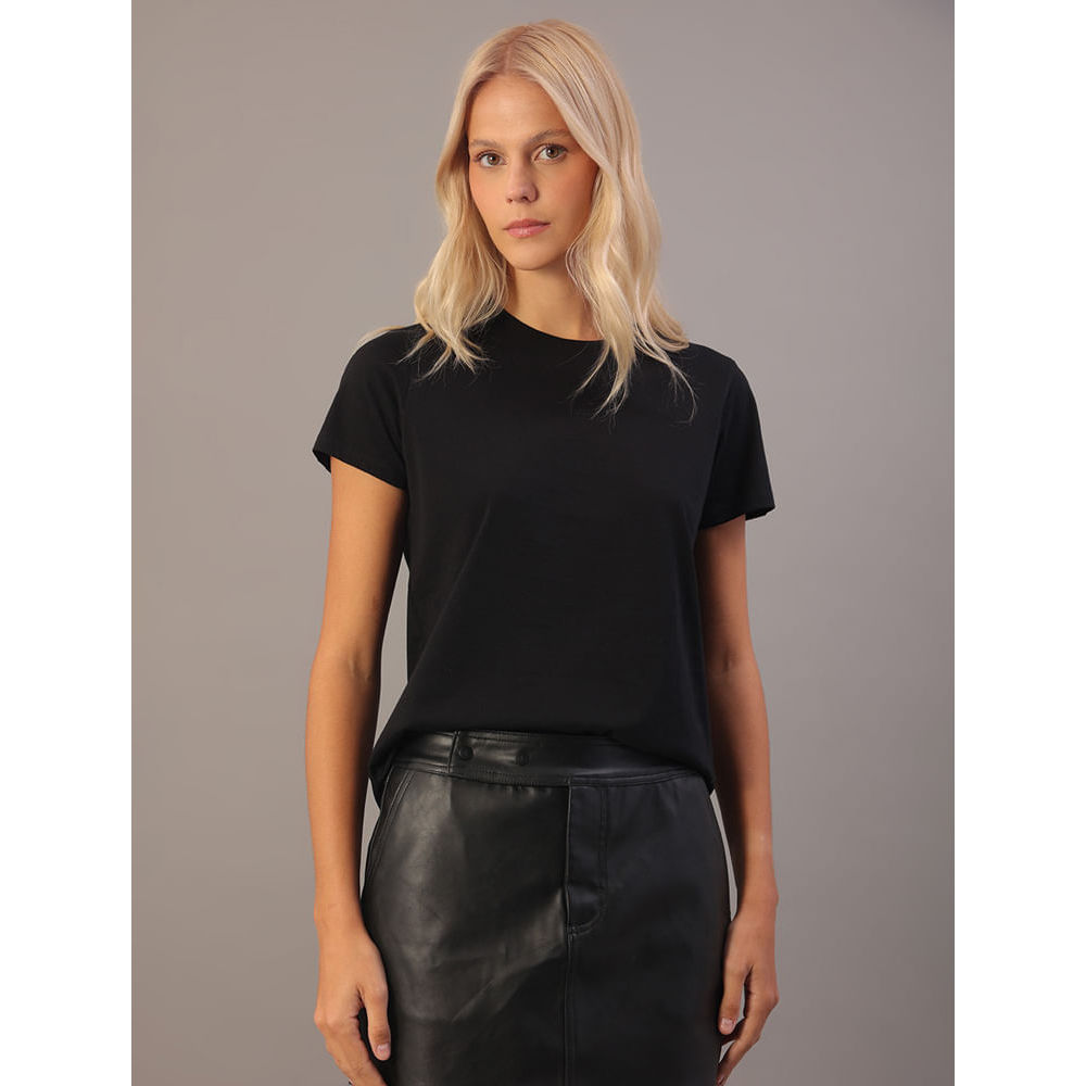 Camiseta Feminina Essentials Estampa na Barra Calvin Klein Jeans - Preto