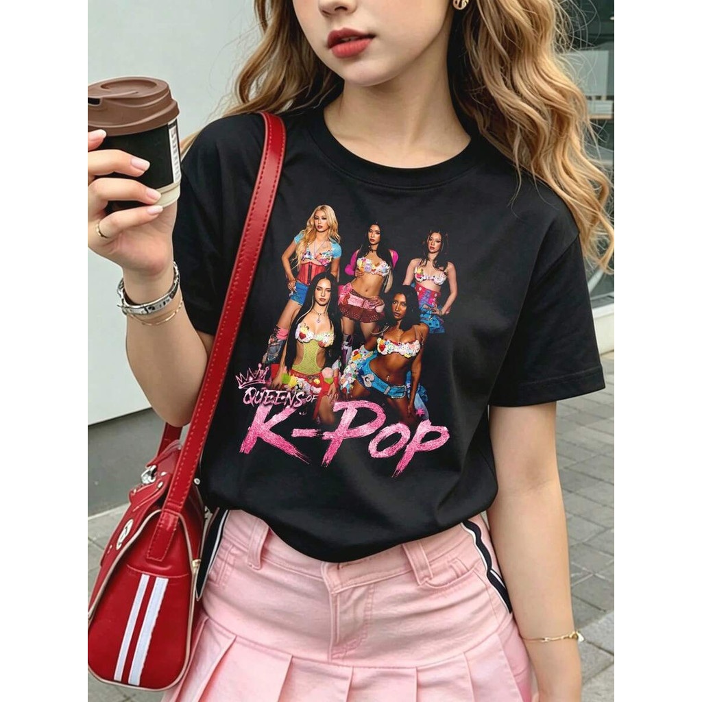 Camiseta Masculina Feminina Oversized Estampa Katseye Queens of K-Pop Foto Grupo Feminino Estampa Rosa Camiseta Unissex