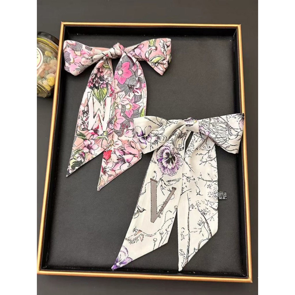Novo estilo 26 letras lenços de seda Headbands Super bonito olhar temperamento coreano lenços decorativos gravata sacos 