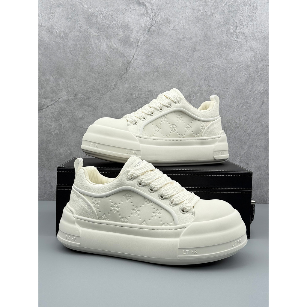 Sapatos masculinos 2026 novo estilo Super quente tênis masculinos sapatos brancos sapatos de rua de sola grossa aumento