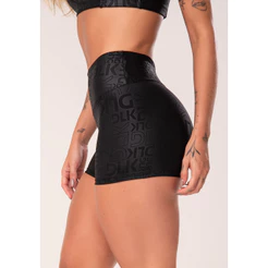 SHORT SHINE TEXTURIZADO PRETO DLK