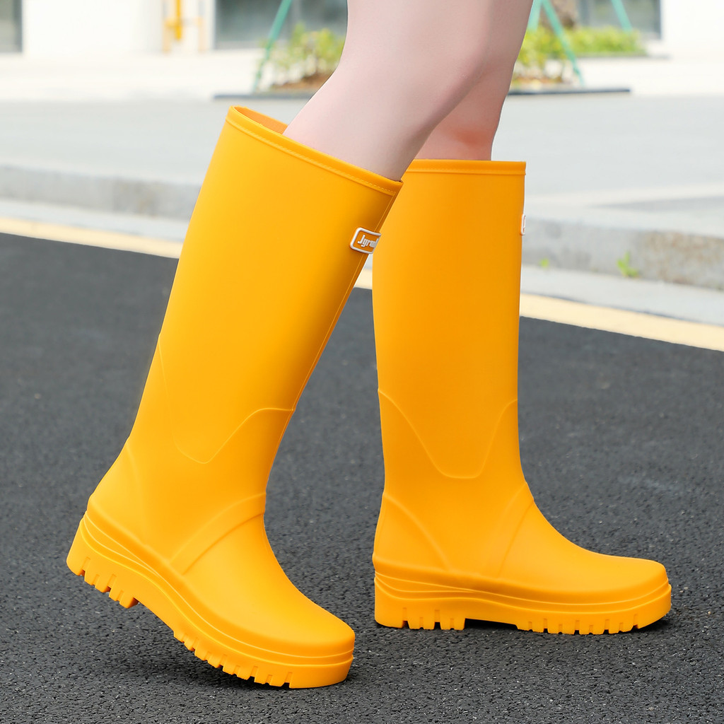 Botas de chuva femininas de cano alto, impermeáveis, antiderrapantes, forradas com lã, quentes, elegantes, botas de água