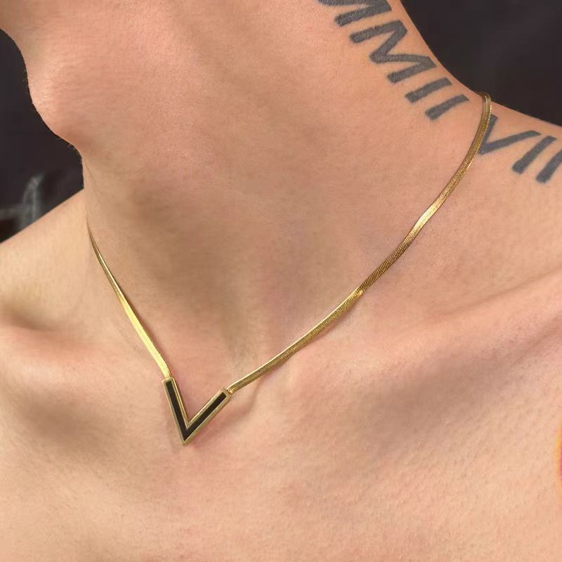 Moda V-chain titânio aço colar masculino feminino moda All-Match bonito europeu americano jóias acessórios moletom corre