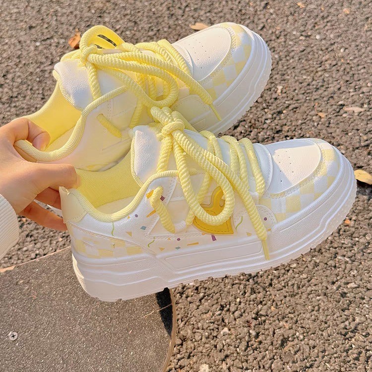 Sapatos de pão de sola grossa feminino 2025 primavera novo estilo sapatos brancos sapatos esportivos femininos nicho mui