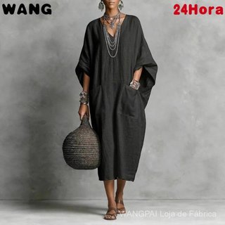 Vestido longo feminino de cor lisa, corte solto, com bolsos e decote em V.