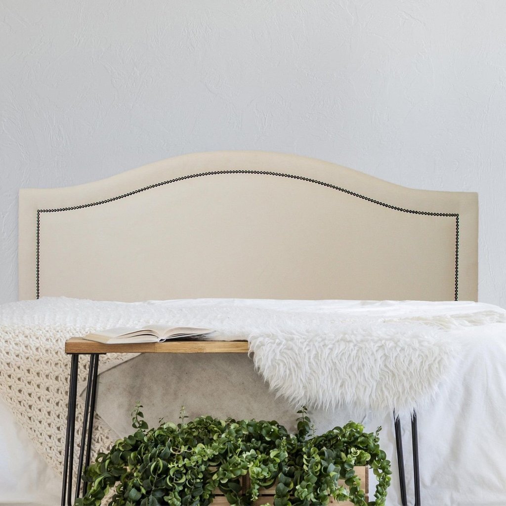 Cabeceira Queen Estofada para Cama Box com Tachas 160x60cm Curva Luxo Branco OffWhite/Fumê
