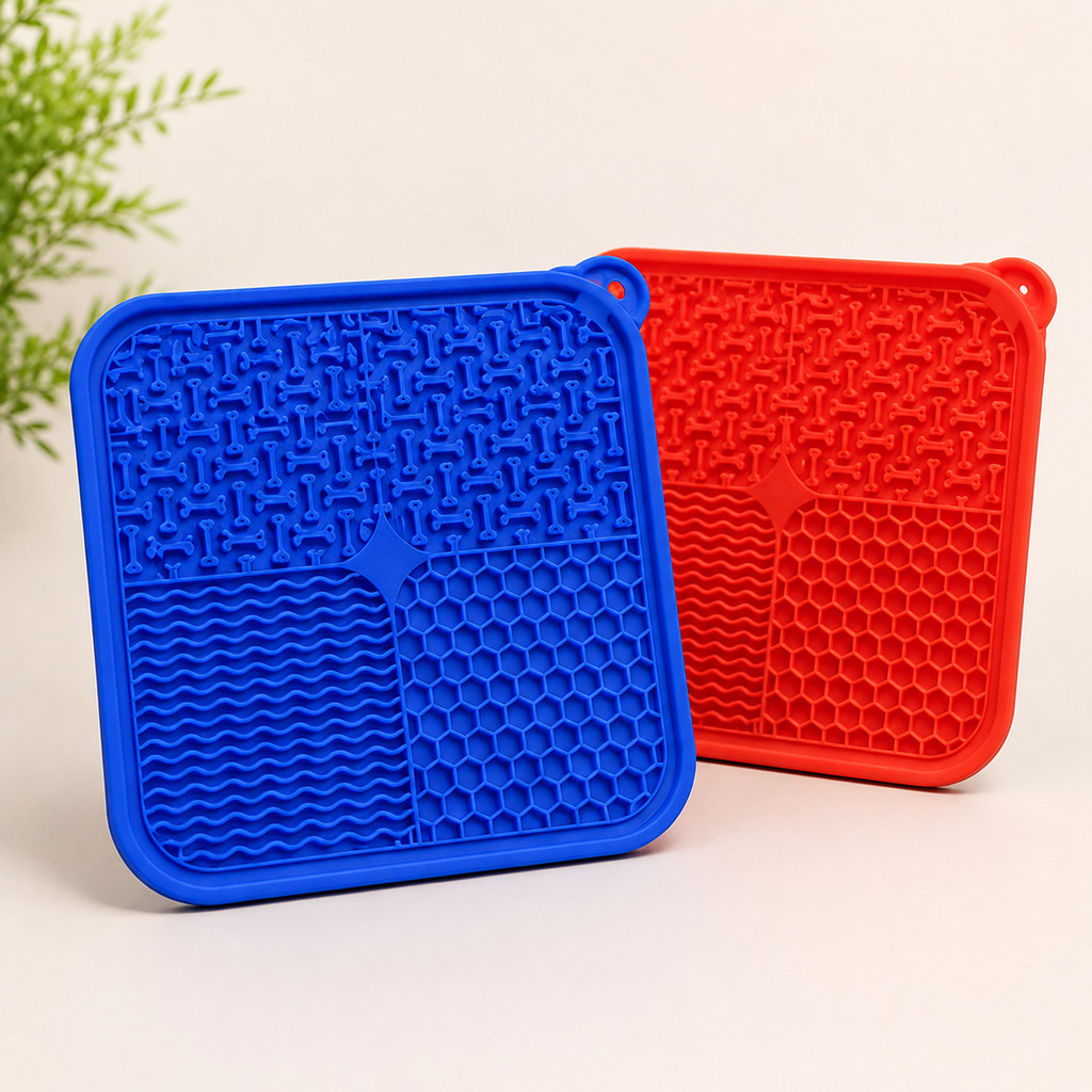 Tapete Lamber Pet Silicone 20x20cm Comedouro Lento Interativo para Cachorro Gato com Ventosas