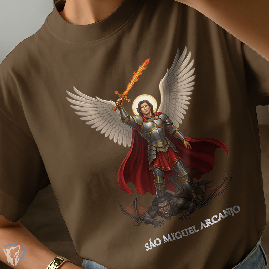 T-Shirt São Miguel Arcanjo ✨ | Arte Angelical com Espada de Fogo e Capa Vermelha