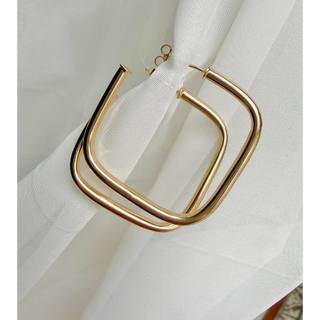 Brindo argola quadrado médio banhado em ouro 18k