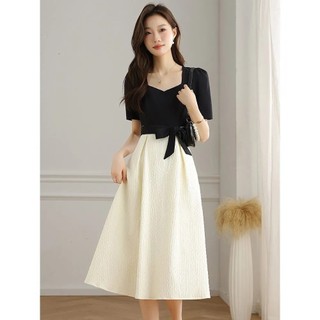Vestido de pescoço quadrado feminino verão novo estilo francês chá Break falso de duas peças preto branco costura cintur