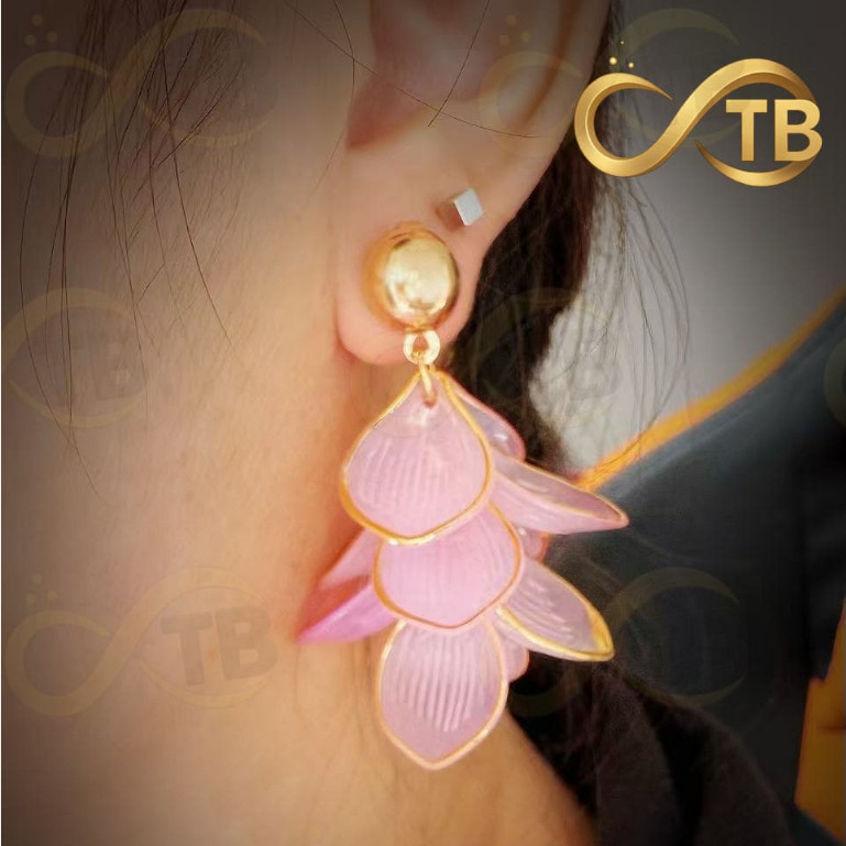 TB Brinquedos Brinco Feminino Folha Dourada com Detalhes Transparentes Estilo Elegante e Moderno 🌿✨
