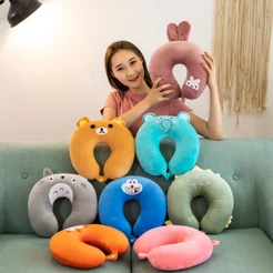 Almofada de Pescoço Infantil Animal Fofo – 28×28cm | Macia e Confortável para Viagem