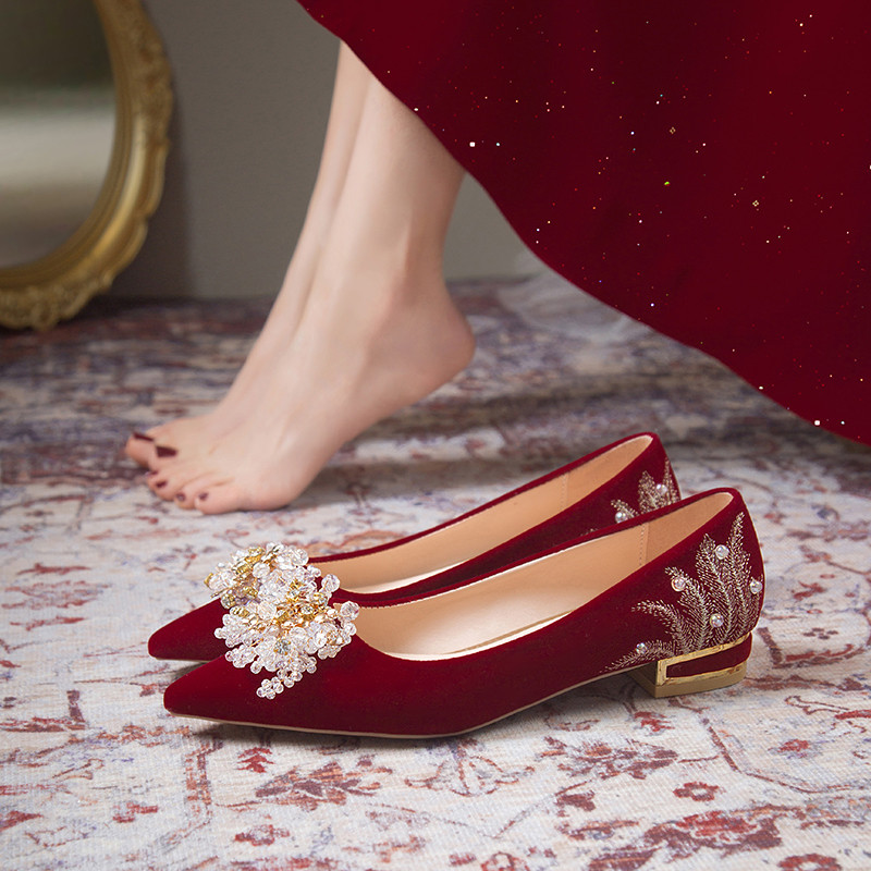 Sapatos de casamento principais franceses femininos Xiuhe vestido de casamento de duas peças vermelho bico fino sapatos 