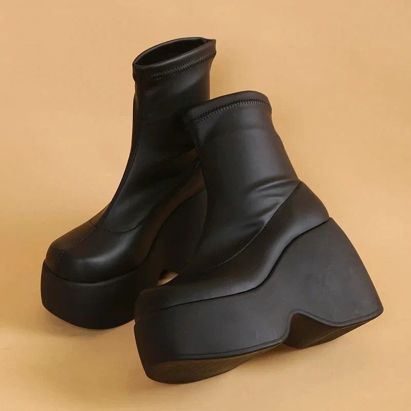 Botas femininas de marca, estilo gótico, com plataforma, botas de cano curto, alta qualidade, confortáveis para caminhar