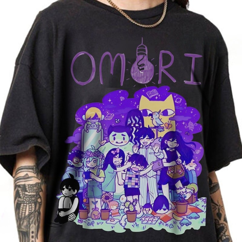 Camiseta Unissex Premium De Algodão Estampa Jogo Omori Personagens Cor Preta Estilo Casual Confortável Para Uso Diário