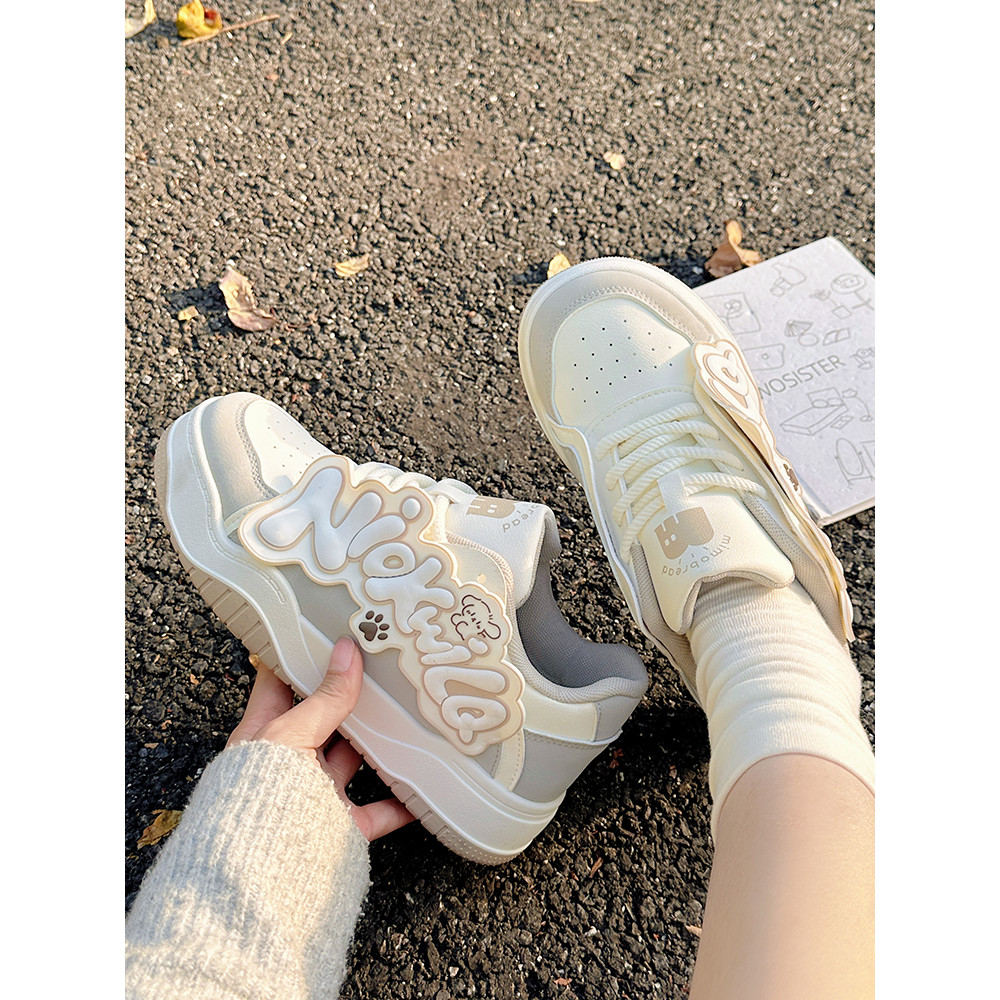 Outono inverno sapatos femininos sapatos brancos sapatos de pão de sola grossa 2024 novo estilo sapatos com calças de pe