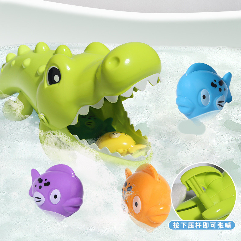 Crianças banheiro banho jogando brinquedos de água, crocodilo grande comendo pequeno jogo de peixe criativo educacional