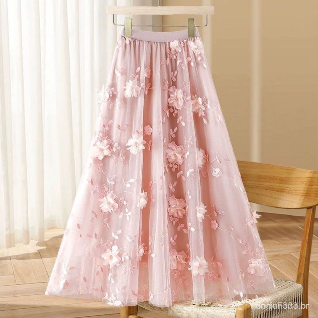 Saia de tule com padrão floral tridimensional, elegante, ideal para o verão.