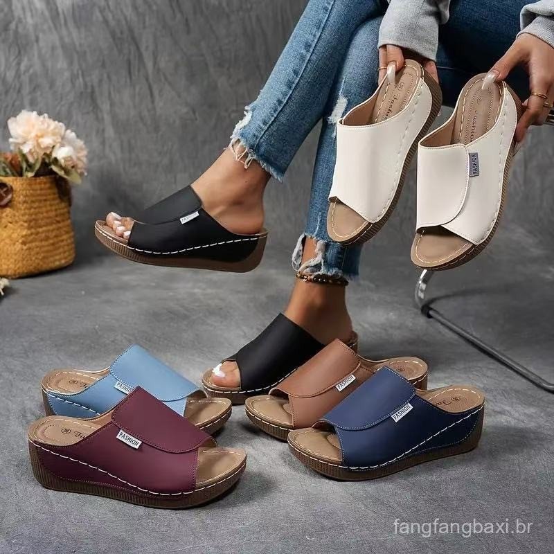 Sapatos femininos de comércio exterior 2025 temporada novo estilo confortável chinelos de salto cunha simples sandálias 