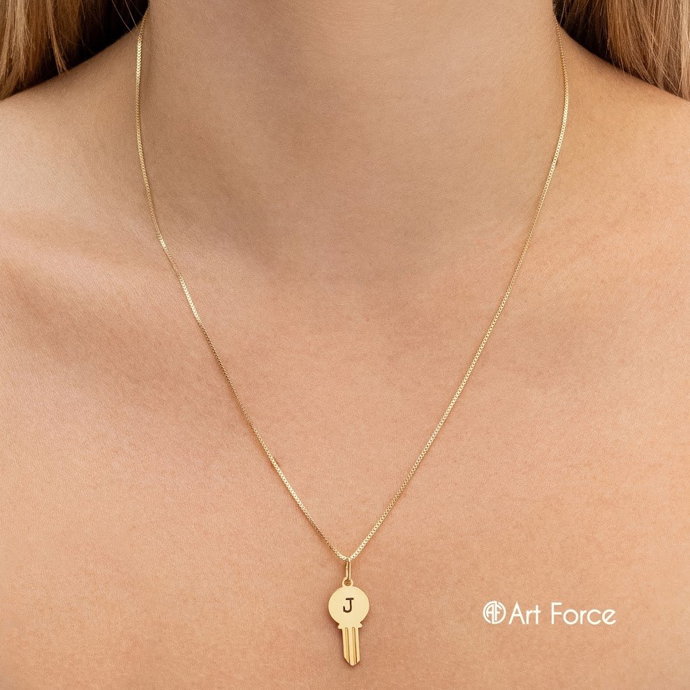 Colar Colar Chave Com Letra Inicial Banho a Ouro 18k Luxo - Art Force Semijoias