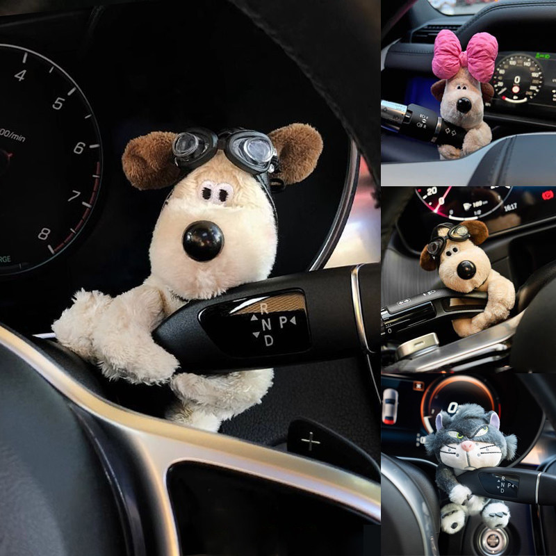 Decoração de Carro de Desenho Animado Gromit Cachorro Pelúcia Piloto Pat Grande Cachorro Sinal de Direção Limpador Capa