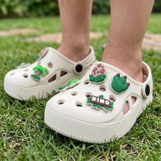 Babuche Sandália Masculino +8 Bottons Dinossauro Infantil Menino Personagem Sola Nuvem e Macio Antiderrapante Borracha