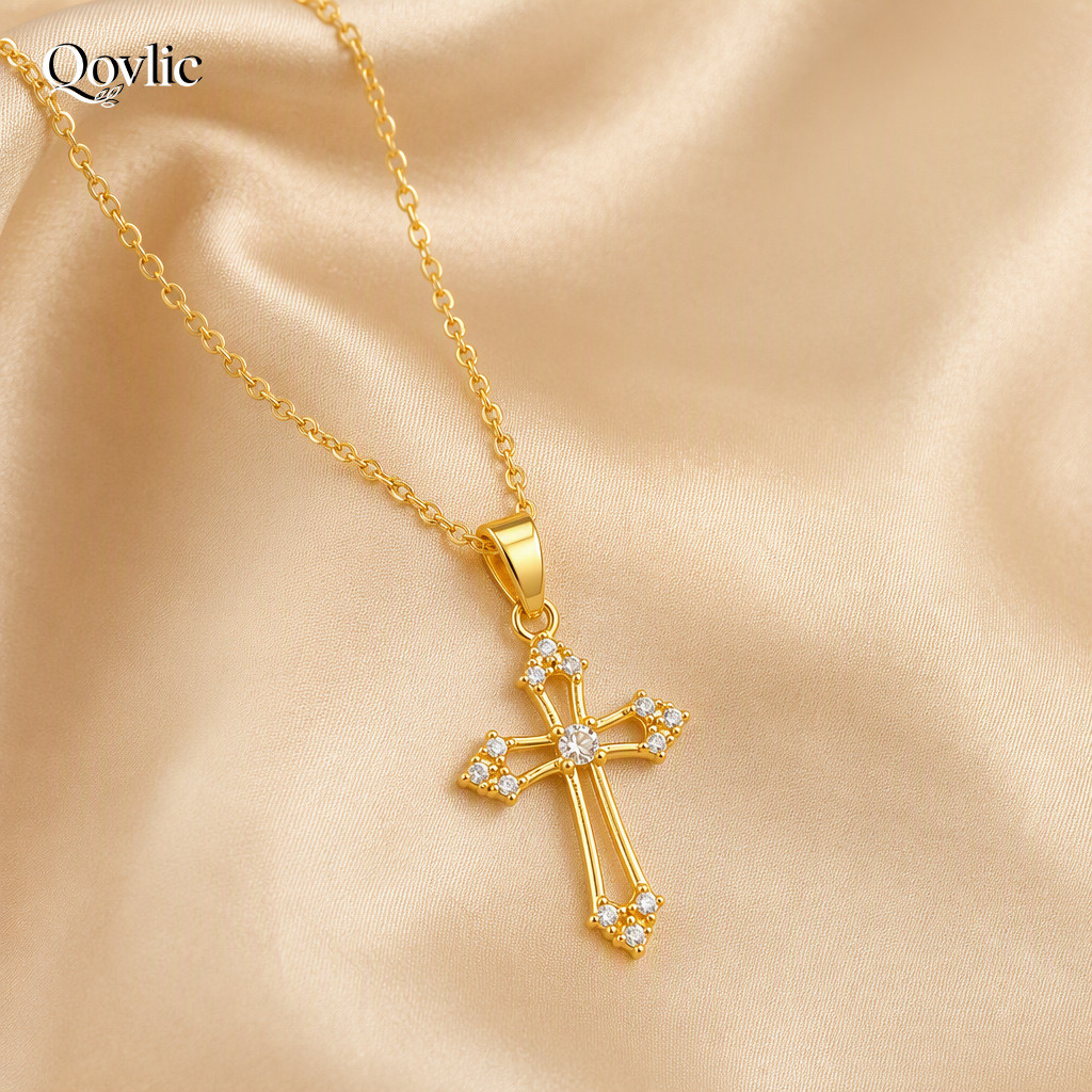 Qovlic Pingente de Cruz Feminino Dourado com Zircônia, Colar Aço Inoxidável Delicado Presente para Mulher