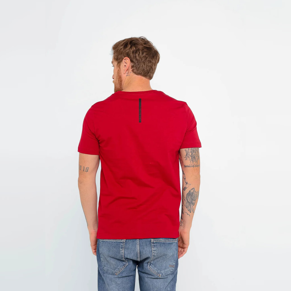 Camiseta Calvin Klein Jeans Logo Peito — imagem 2 de 2