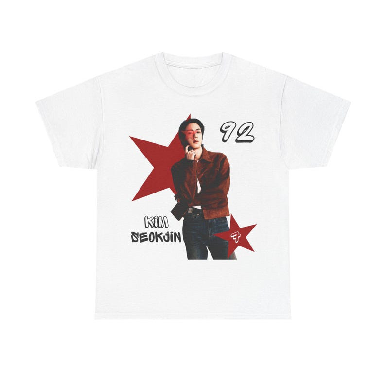 Camiseta Feminina Estampa Figura com Estrela Vermelha Moderna Atemporal Confortável Tema Pop - Cultura Casual