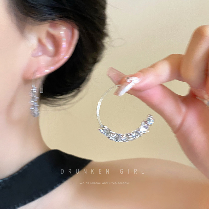 Brincos de argola de diamante piscante de prata brincos femininos rosto requintado brincos pequenos 2026 novo estilo exc