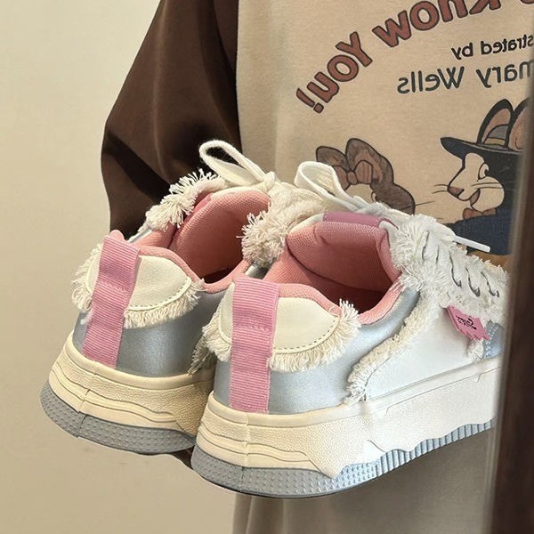 Placa grossa sapatos femininos Hong Kong sapatos chiques sapatos femininos baixo branco Casual sola estudantes 100 novo