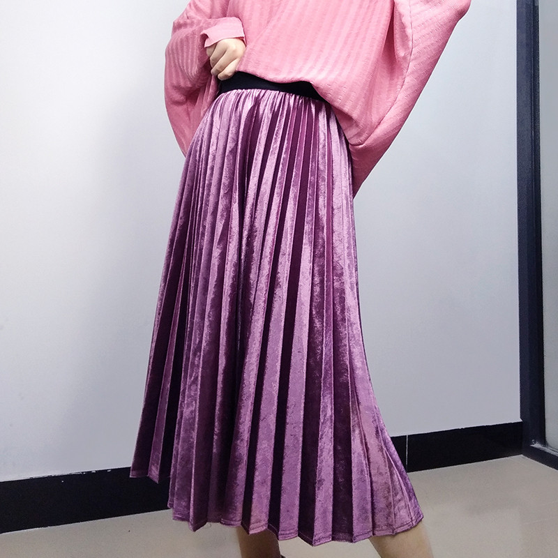 Uma saia plissada de veludo gradiente 8179 2025 Base de primavera novo estilo plissado comprimento médio sobre o joelho 