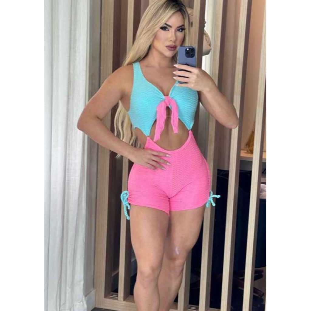 Macaquinho Brocado com Top Verde Água e Short Rosa com Zero Transparência